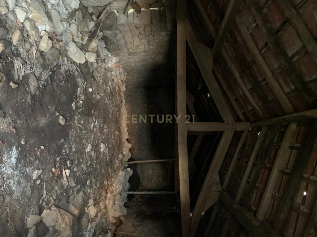 Casa em pedra na zona do Geres com churrasqueira e jardim interior - Image 15